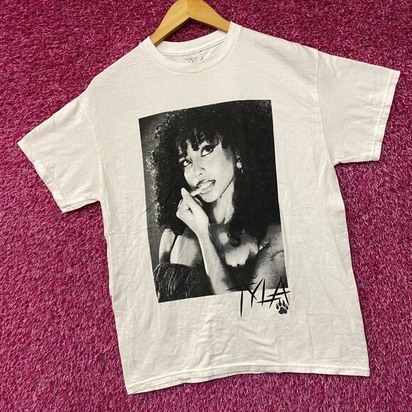 Tyla We Wanna Party Album Poster T-Shirt Small - Picture 3 of 4